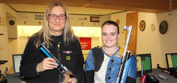 Die Gildenmeisterschaft 2016 fest in Frauenhand: Elisabeth Ladinig gewinnt mit der Luftpistole, Katharina Auer mit dem Luftgewehr.